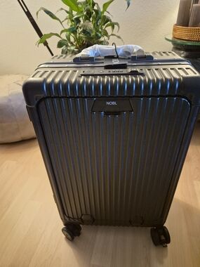 NEW +BOX! Nobl Black Hard-Shell Spinner - Carry-On with Front Laptop Compartment